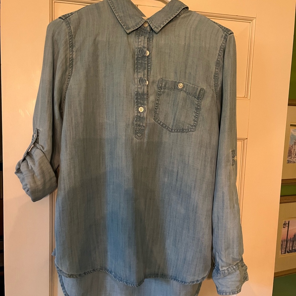Vineyard Vines Women’s Blue Chambray Shirt